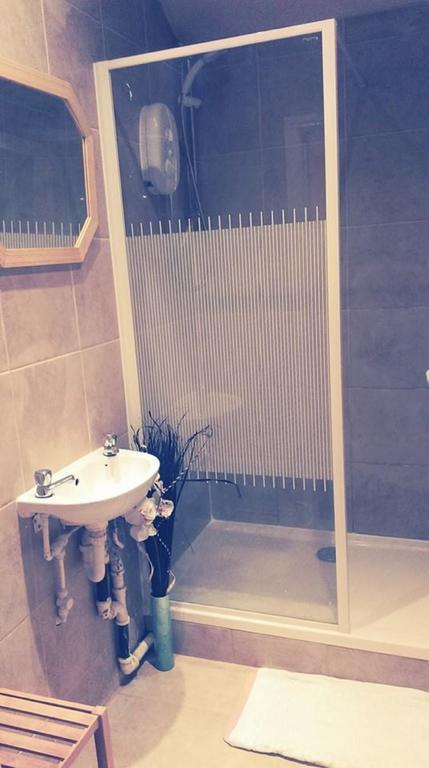 Amber Guesthouse 더비 객실 사진