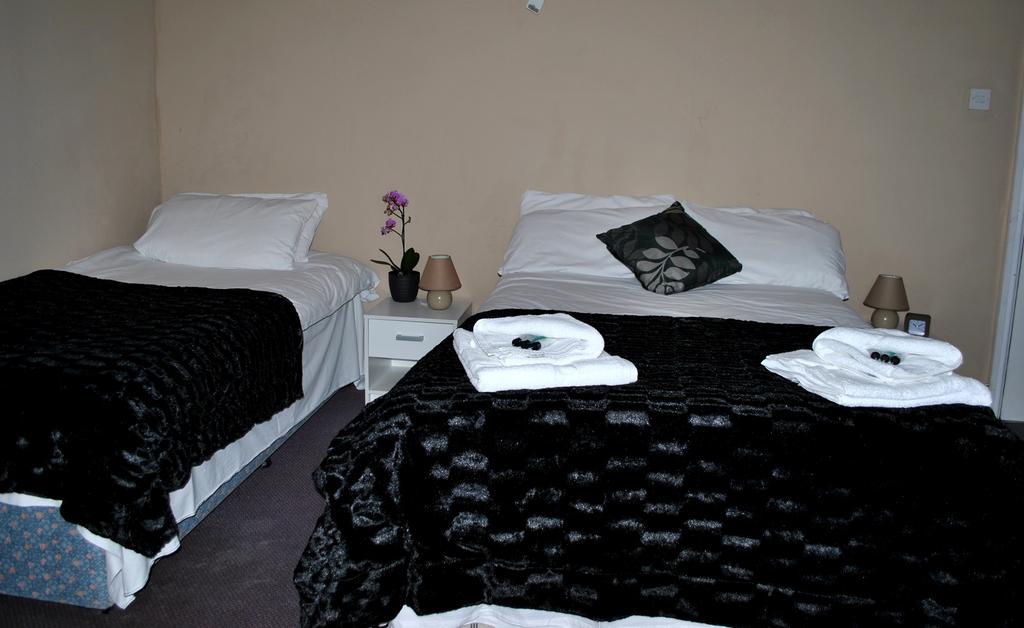 Amber Guesthouse 더비 객실 사진